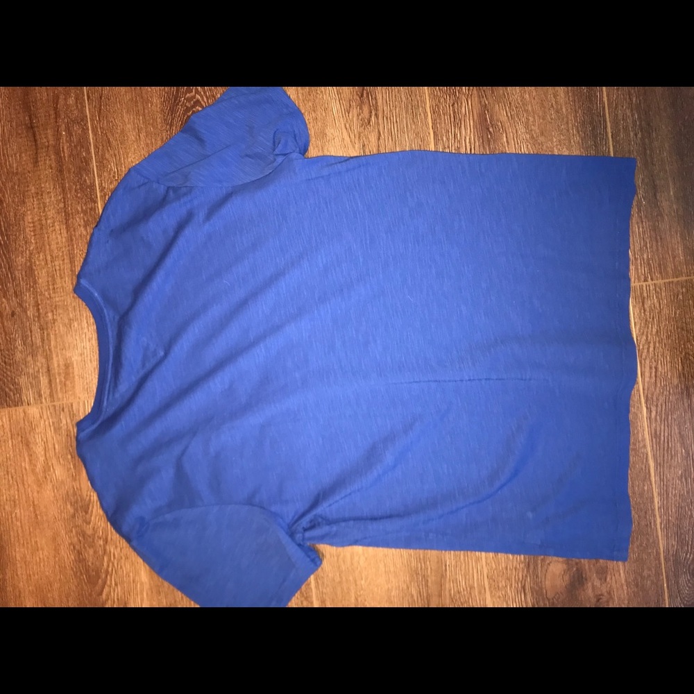 Tommy Hilfiger Large Blue T-Shirt (Never Worn) - Picture 3 of 3